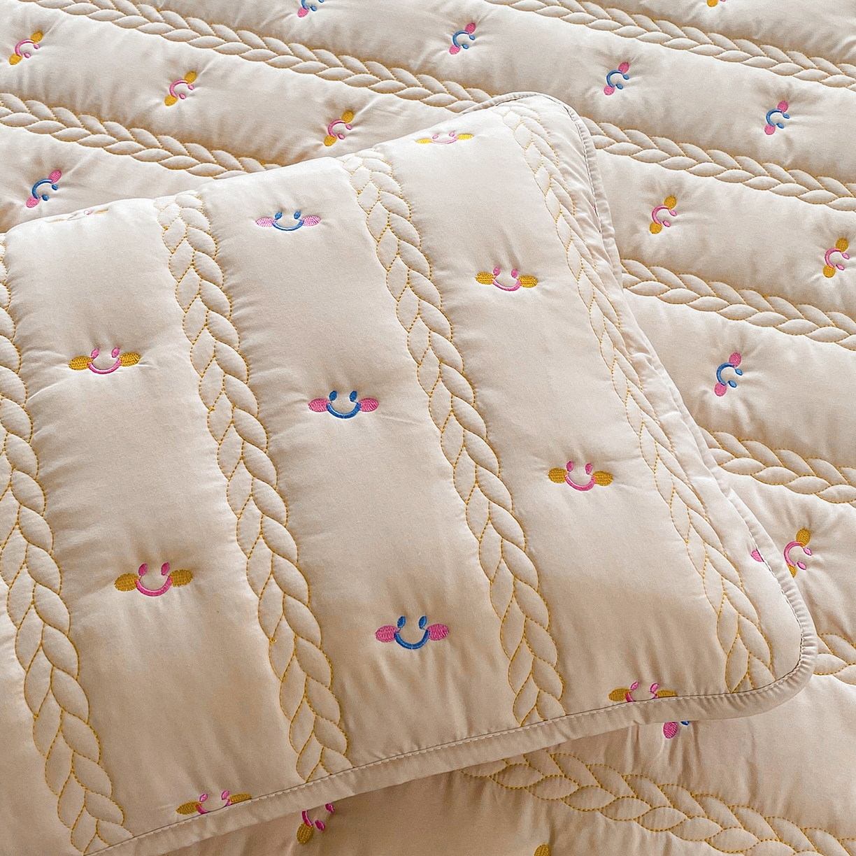 91家纺网 家纺一手货源 找家纺 尊康家纺（原磊科） 2026新款奶昔棉抗菌夹棉床笠-昭岚系列 昭岚-香槟