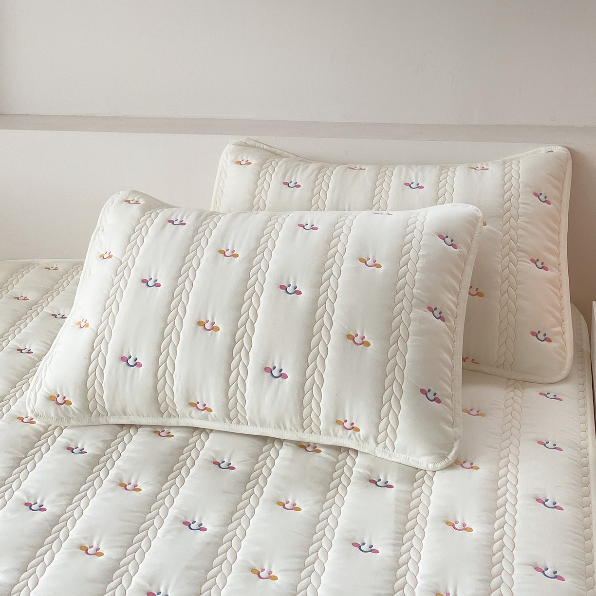 91家纺网 家纺一手货源 找家纺 尊康家纺（原磊科） 2026新款奶昔棉抗菌夹棉床笠-昭岚系列 昭岚-米白