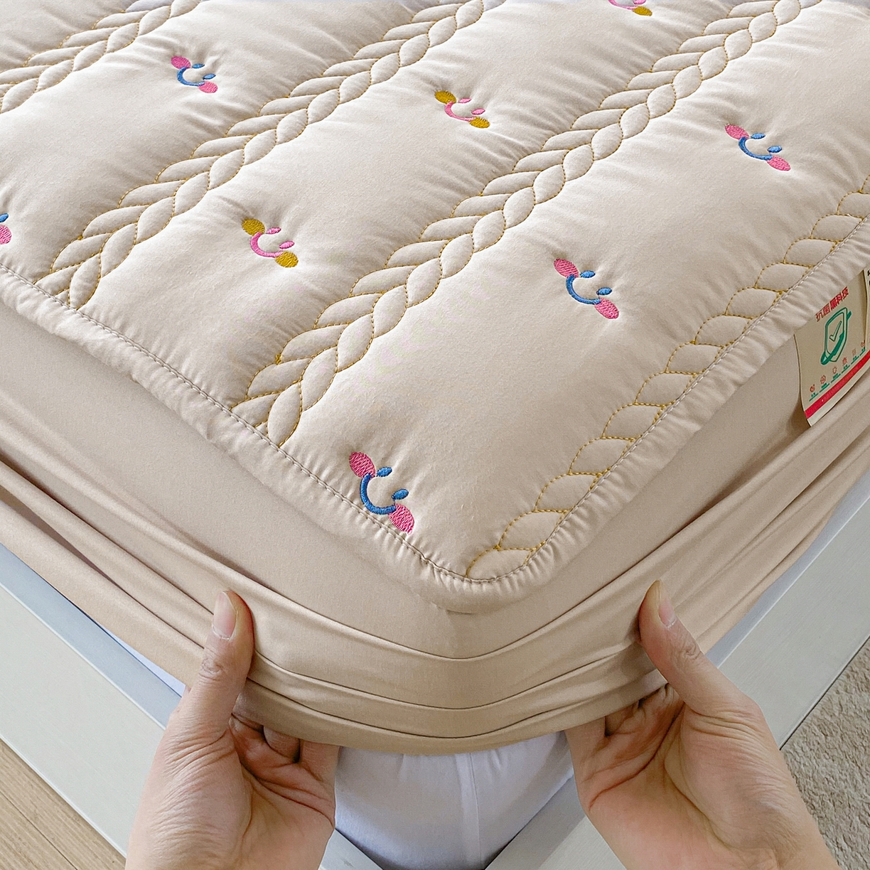 91家纺网 家纺一手货源 找家纺 尊康家纺（原磊科） 2026新款奶昔棉抗菌夹棉床笠-昭岚系列 昭岚-香槟