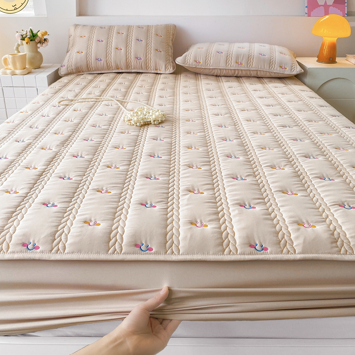 91家纺网 家纺一手货源 找家纺 尊康家纺（原磊科） 2026新款奶昔棉抗菌夹棉床笠-昭岚系列 昭岚-香槟