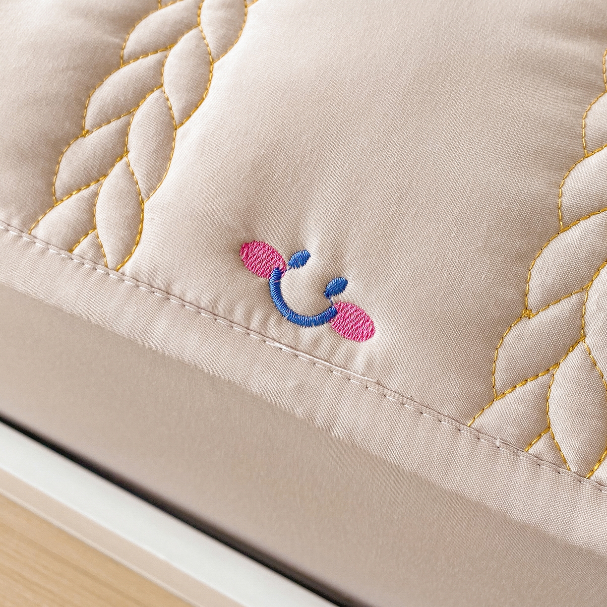 91家纺网 家纺一手货源 找家纺 尊康家纺（原磊科） 2026新款奶昔棉抗菌夹棉床笠-昭岚系列 昭岚-香槟