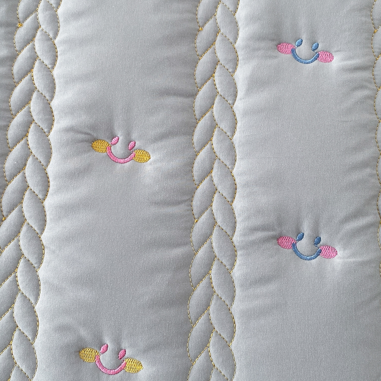 91家纺网 家纺一手货源 找家纺 尊康家纺（原磊科） 2026新款奶昔棉抗菌夹棉床笠-昭岚系列 昭岚-绅士灰