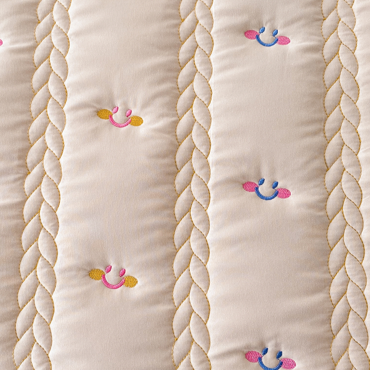 91家纺网 家纺一手货源 找家纺 尊康家纺（原磊科） 2026新款奶昔棉抗菌夹棉床笠-昭岚系列 昭岚-香槟