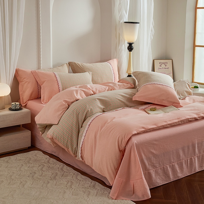 91家纺网 家纺一手货源 找家纺 喜四方 2026新款100%全棉纯棉色织水洗棉花边工艺款四件套-系列一 清禾-粉