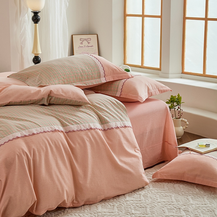 91家纺网 家纺一手货源 找家纺 喜四方 2026新款100%全棉纯棉色织水洗棉花边工艺款四件套-系列一 清禾-粉