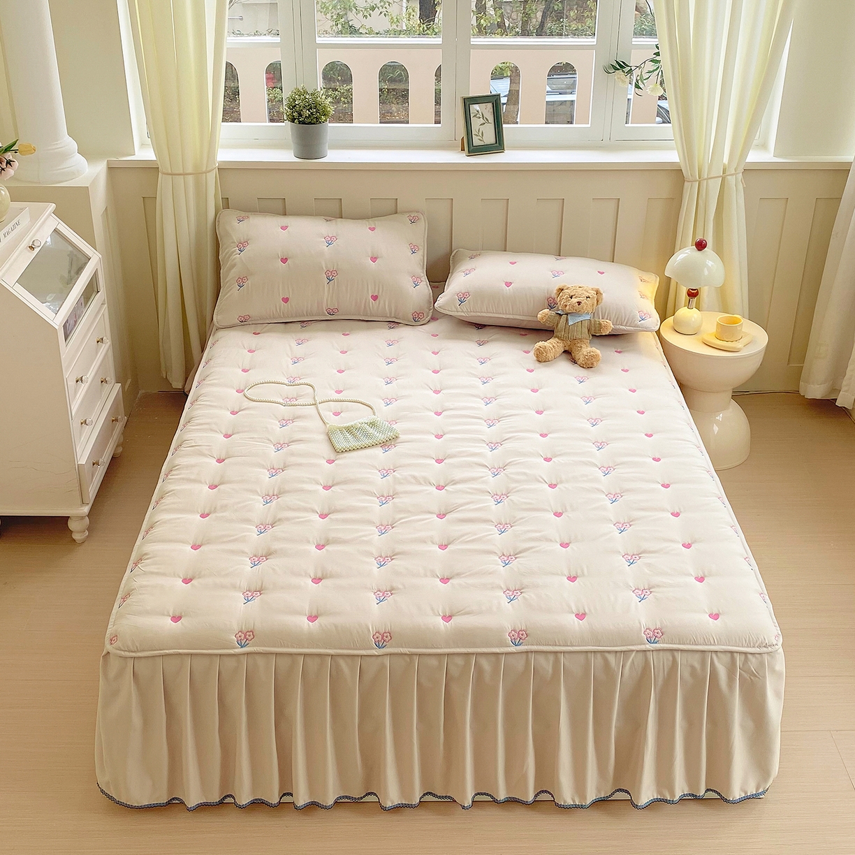 91家纺网 家纺一手货源 找家纺 尊康家纺（原磊科） 2026新款奶昔棉抗菌夹棉床裙款床笠-花语系列 花语-香槟