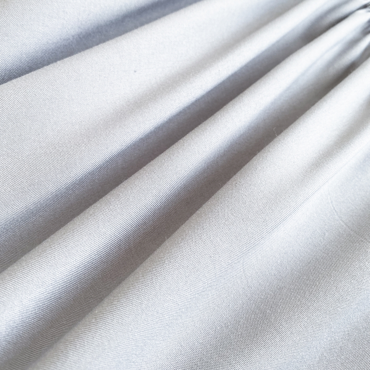 91家纺网 家纺一手货源 找家纺 尊康家纺（原磊科） 2026新款奶昔棉抗菌夹棉床裙款床笠-花语系列 花语-绅士灰