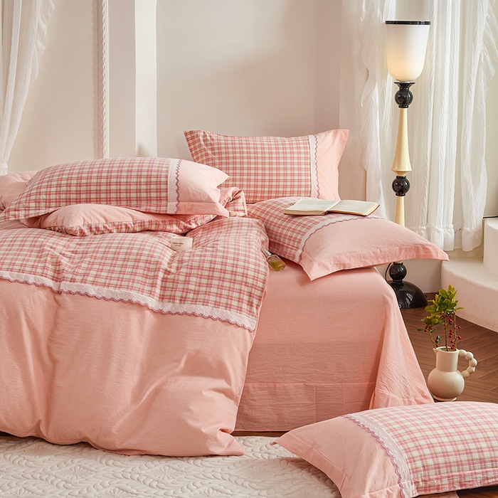 91家纺网 家纺一手货源 找家纺 喜四方 2026新款100%全棉纯棉色织水洗棉花边工艺款四件套-系列一 遇见-粉