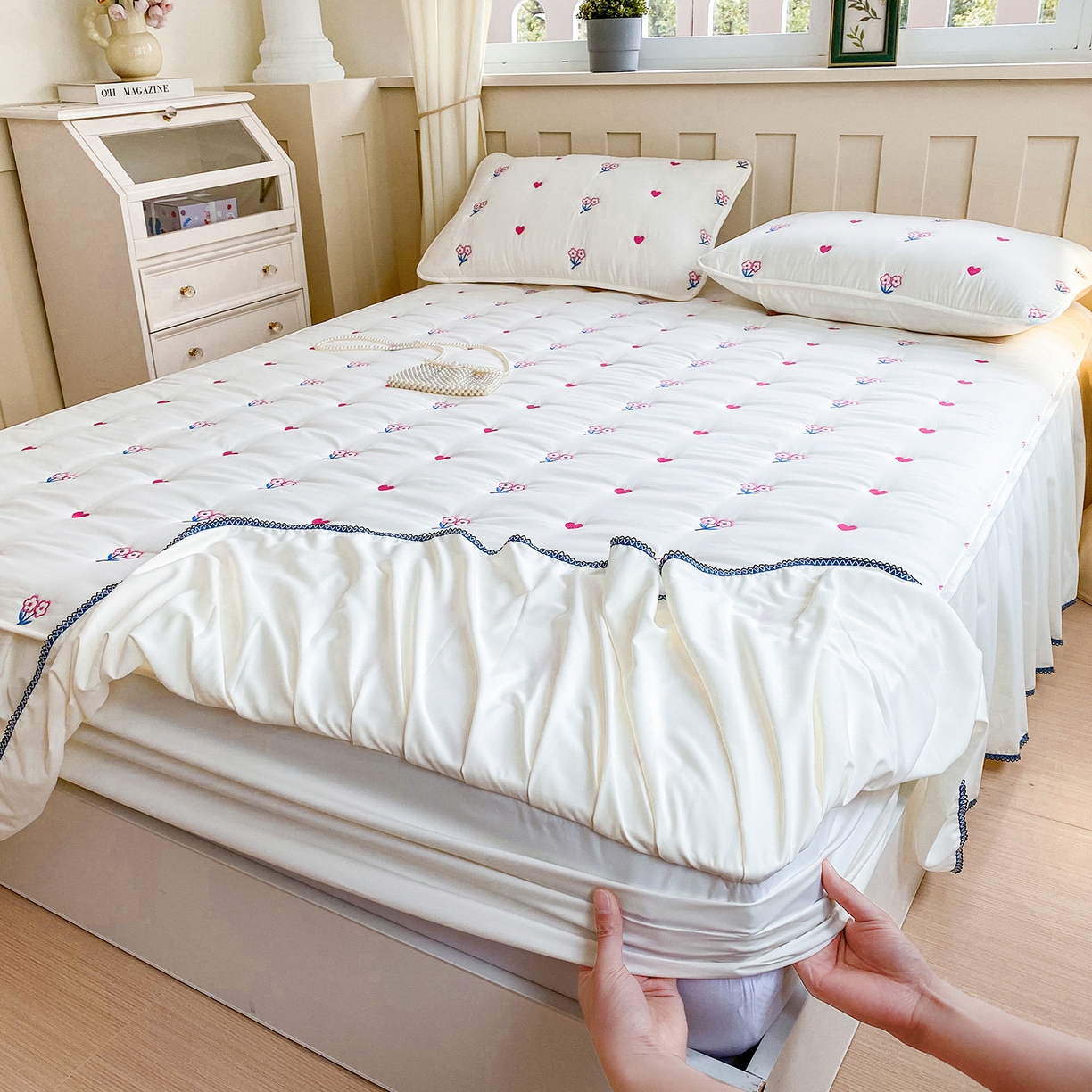 尊康家纺（原磊科） 2026新款奶昔棉抗菌夹棉床裙款床笠-花语系列 花语-米白