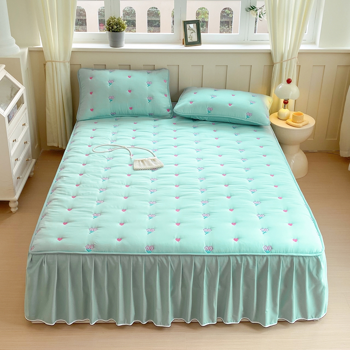 91家纺网 家纺一手货源 找家纺 尊康家纺（原磊科） 2026新款奶昔棉抗菌夹棉床裙款床笠-花语系列 花语-薄荷绿