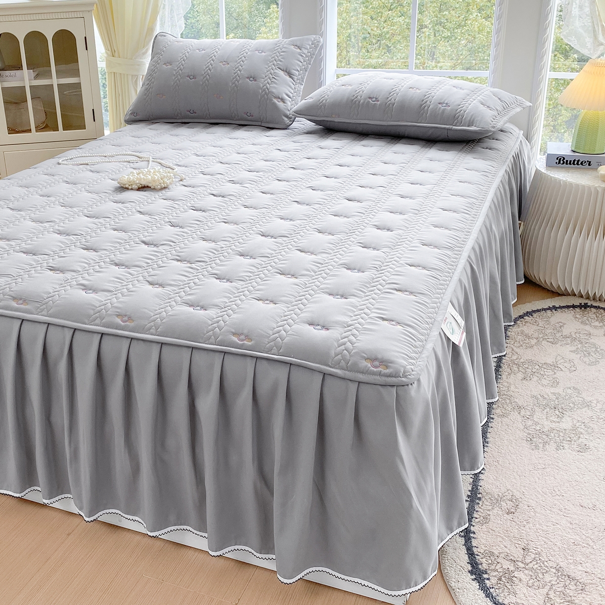 91家纺网 家纺一手货源 找家纺 尊康家纺（原磊科） 2026新款奶昔棉抗菌夹棉床裙款床笠-云尚系列 云尚-绅士灰