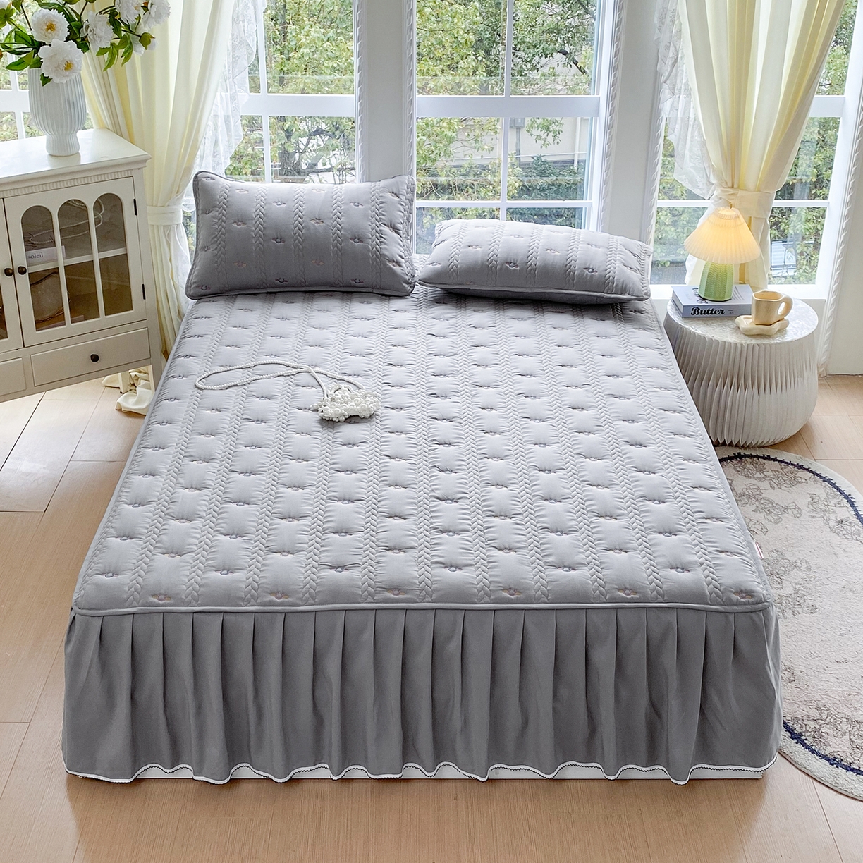 91家纺网 家纺一手货源 找家纺 尊康家纺（原磊科） 2026新款奶昔棉抗菌夹棉床裙款床笠-云尚系列 云尚-绅士灰