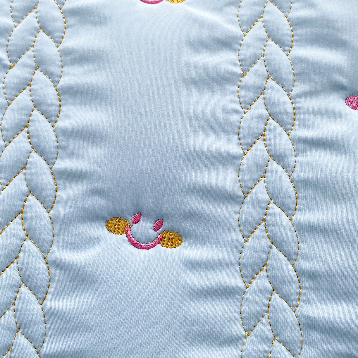 91家纺网 家纺一手货源 找家纺 尊康家纺（原磊科） 2026新款奶昔棉抗菌夹棉床裙款床笠-云尚系列 云尚-天空蓝