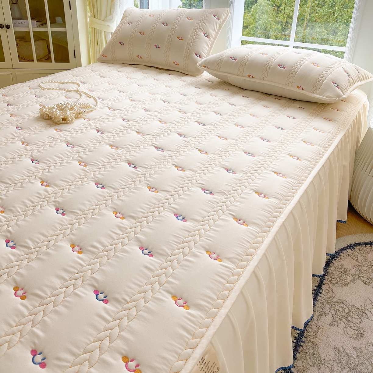 91家纺网 家纺一手货源 找家纺 尊康家纺（原磊科） 2026新款奶昔棉抗菌夹棉床裙款床笠-云尚系列 云尚-香槟