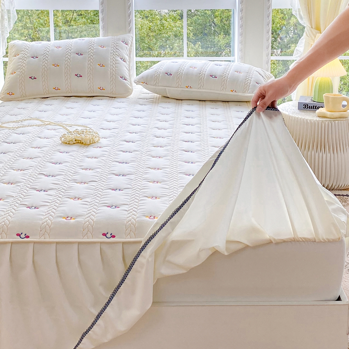 91家纺网 家纺一手货源 找家纺 尊康家纺（原磊科） 2026新款奶昔棉抗菌夹棉床裙款床笠-云尚系列 云尚-米白