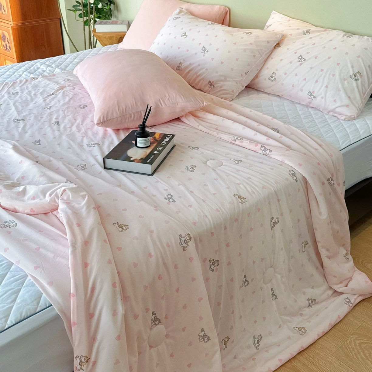 91家纺网 家纺一手货源 找家纺 兜米家居 2026春夏新款A类冰激凌凉感夏被被子被芯 爱心小马