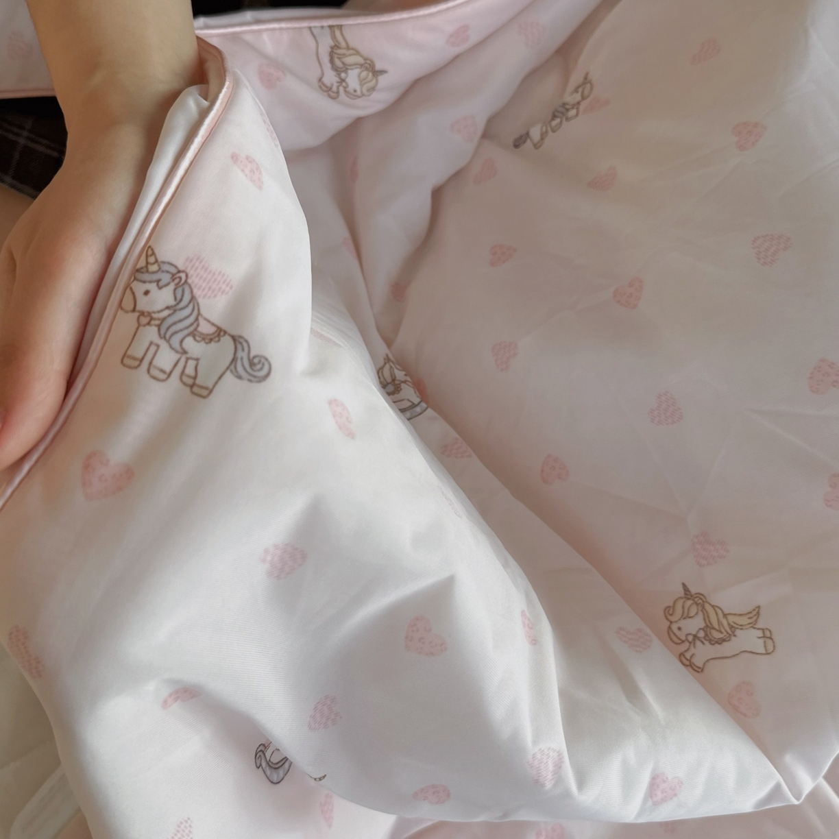 91家纺网 家纺一手货源 找家纺 兜米家居 2026春夏新款A类冰激凌凉感夏被被子被芯 爱心小马