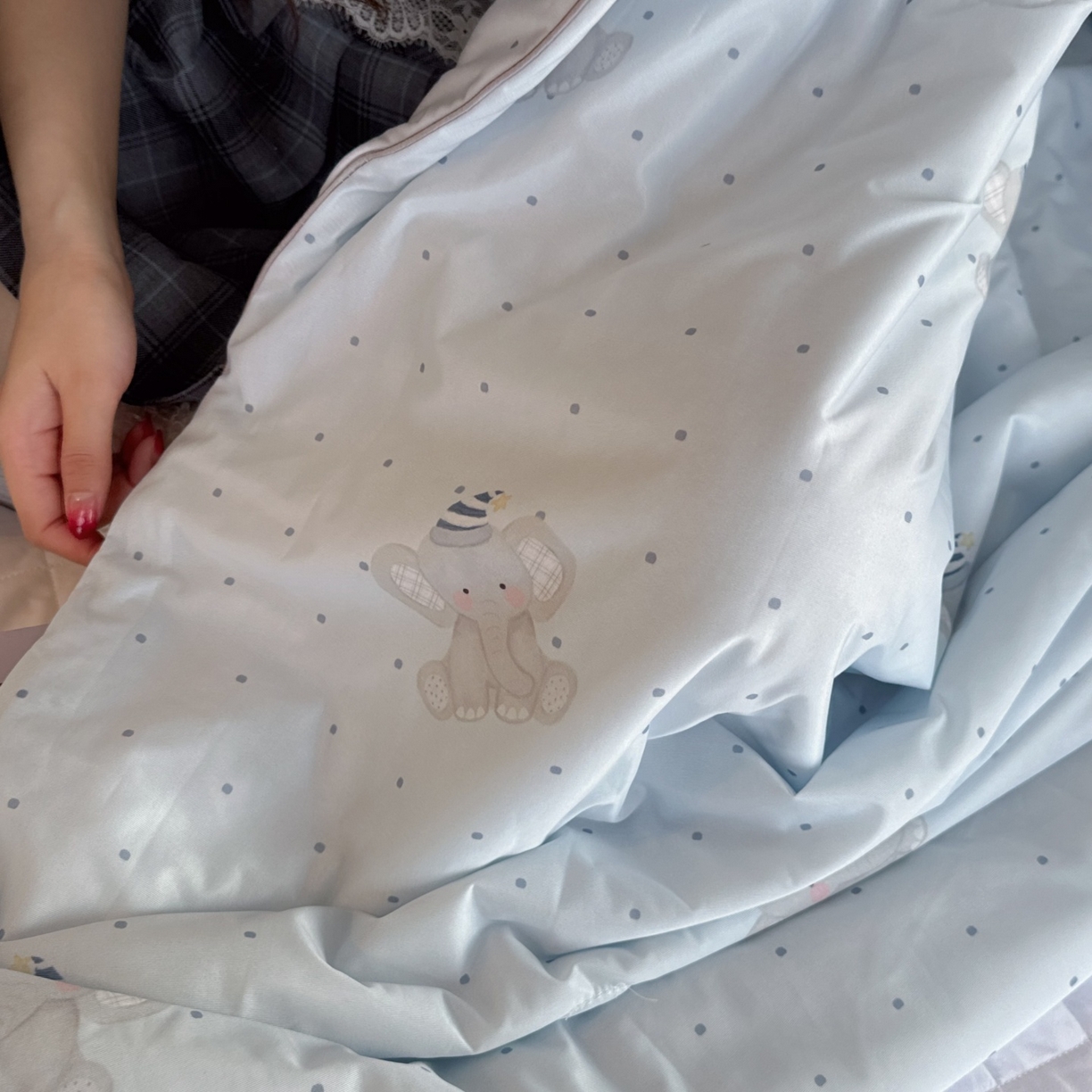 91家纺网 家纺一手货源 找家纺 兜米家居 2026春夏新款A类冰激凌凉感夏被被子被芯 波点小象