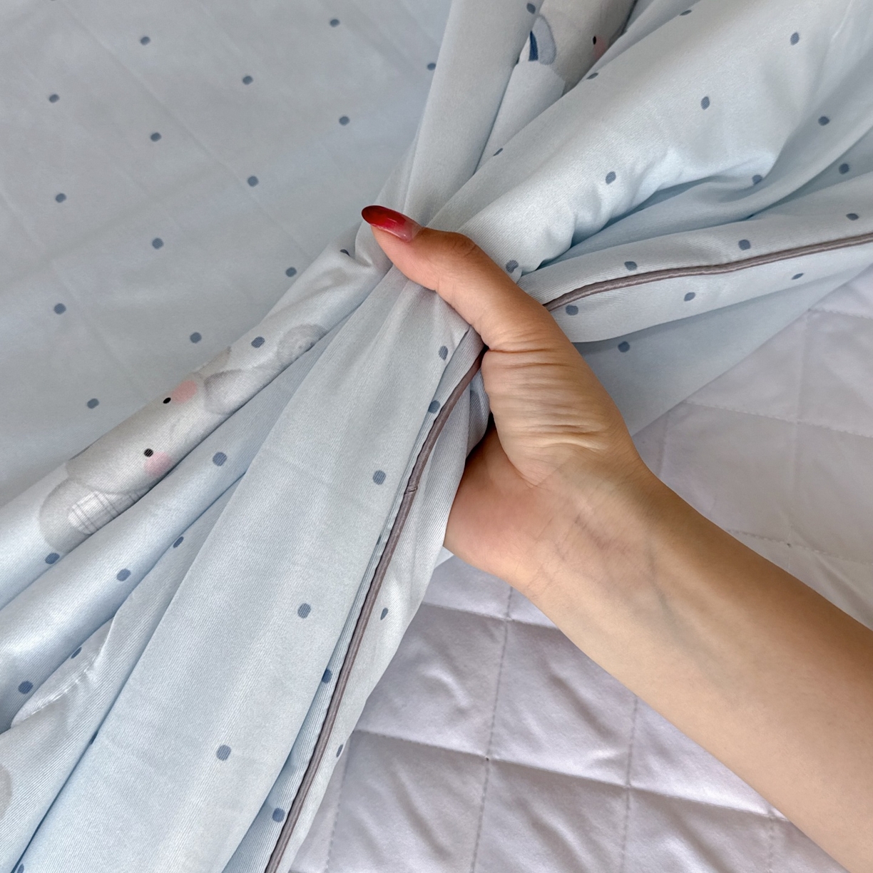 91家纺网 家纺一手货源 找家纺 兜米家居 2026春夏新款A类冰激凌凉感夏被被子被芯 波点小象