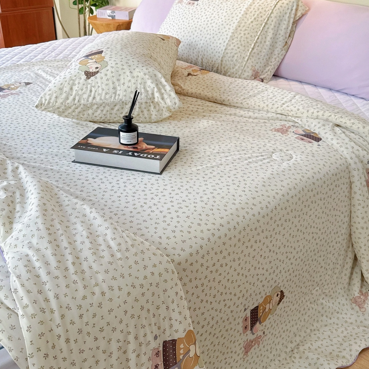 91家纺网 家纺一手货源 找家纺 兜米家居 2026春夏新款A类冰激凌凉感夏被被子被芯 花叶狗狗