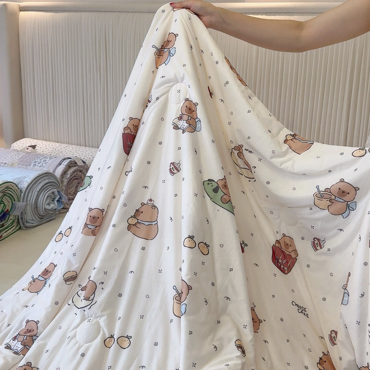 91家纺网 家纺一手货源 找家纺 兜米家居 2026春夏新款A类冰激凌凉感夏被被子被芯 卡皮巴啦