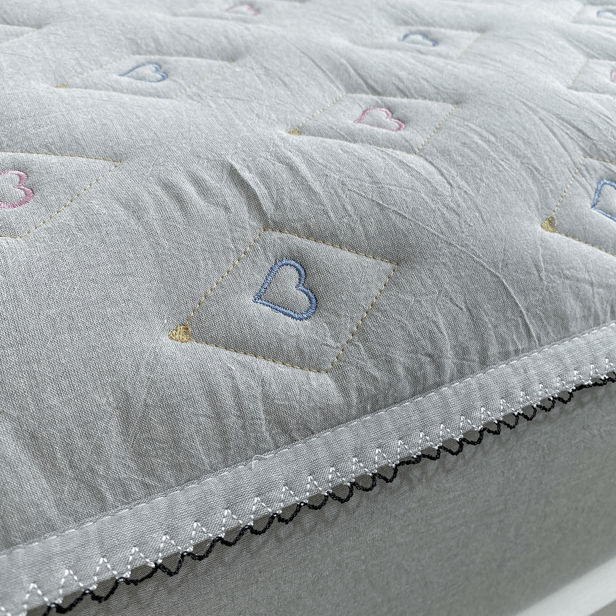 91家纺网 家纺一手货源 找家纺 尊康家纺（原磊科） 2026新款全棉水洗棉色织大豆棉床笠-心语系列 心语-绅士灰