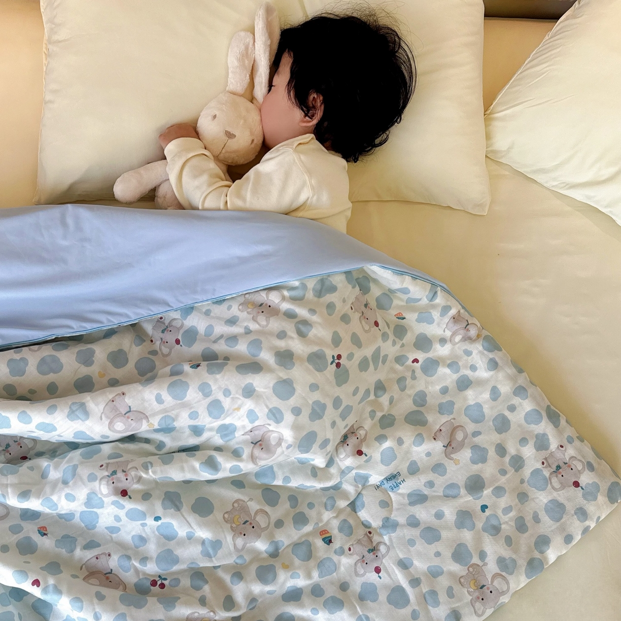 91家纺网 家纺一手货源 找家纺 兜米家居 2026春夏新款小红书热销款有氧全棉纯棉双层纱双感冰纱被夏凉被被子被芯 斑点象