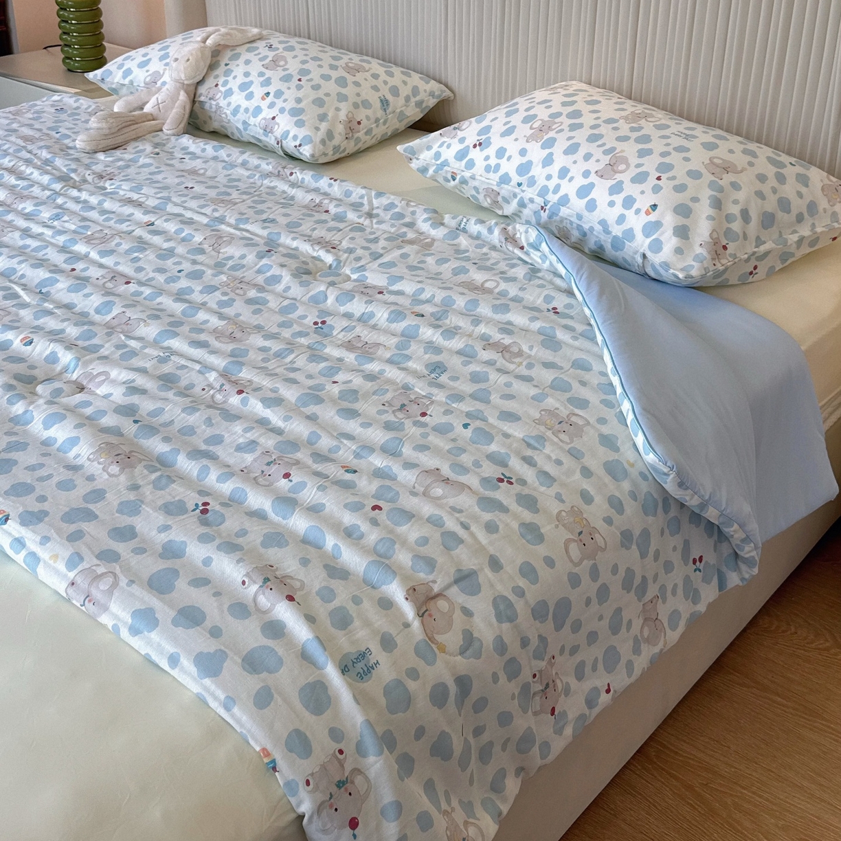 91家纺网 家纺一手货源 找家纺 兜米家居 2026春夏新款小红书热销款有氧全棉纯棉双层纱双感冰纱被夏凉被被子被芯 斑点象