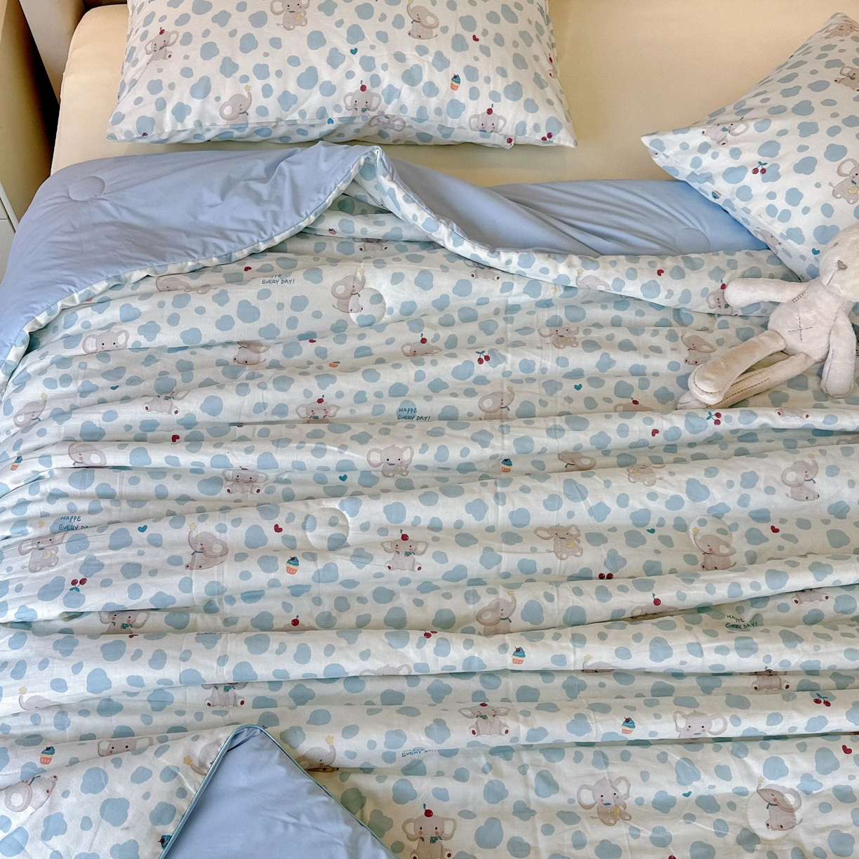 91家纺网 家纺一手货源 找家纺 兜米家居 2026春夏新款小红书热销款有氧全棉纯棉双层纱双感冰纱被夏凉被被子被芯 斑点象