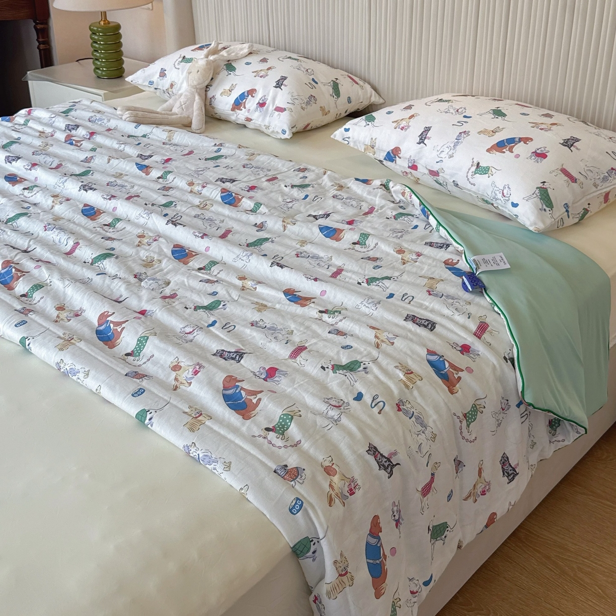 91家纺网 家纺一手货源 找家纺 兜米家居 2026春夏新款小红书热销款有氧全棉纯棉双层纱双感冰纱被夏凉被被子被芯 可爱萌犬