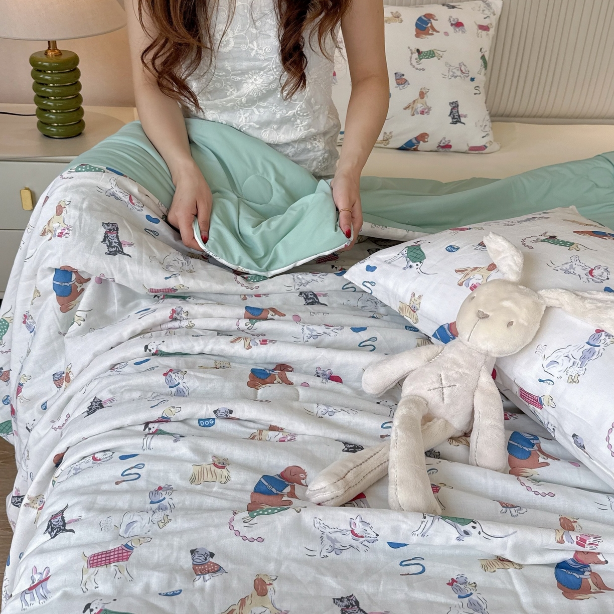 91家纺网 家纺一手货源 找家纺 兜米家居 2026春夏新款小红书热销款有氧全棉纯棉双层纱双感冰纱被夏凉被被子被芯 可爱萌犬