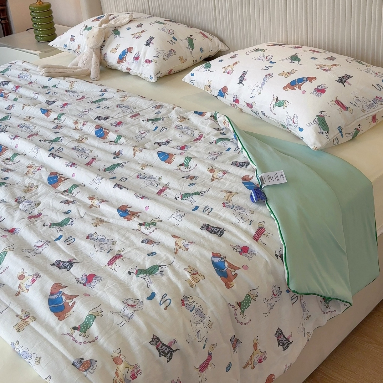 91家纺网 家纺一手货源 找家纺 兜米家居 2026春夏新款小红书热销款有氧全棉纯棉双层纱双感冰纱被夏凉被被子被芯 可爱萌犬