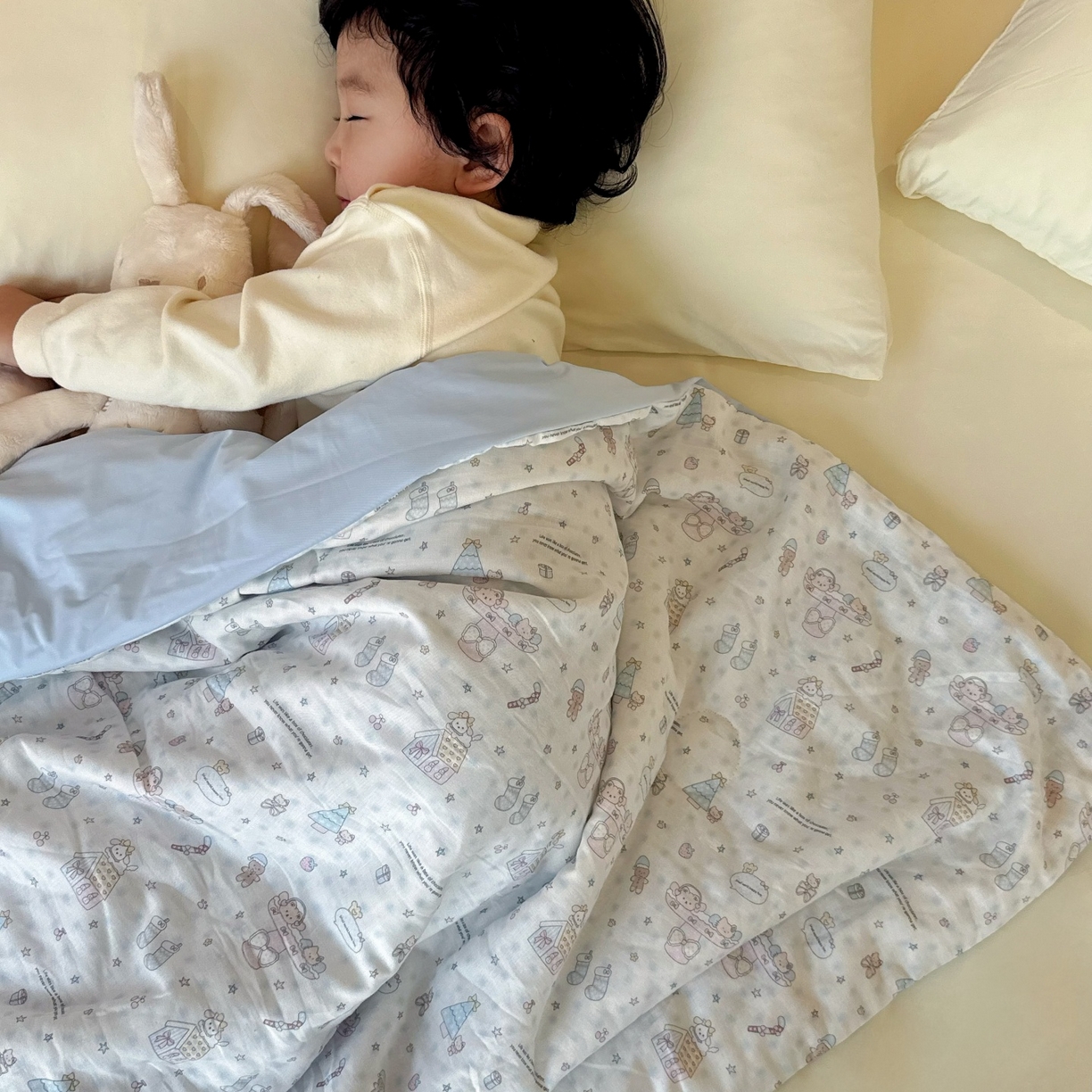 91家纺网 家纺一手货源 找家纺 兜米家居 2026春夏新款小红书热销款有氧全棉纯棉双层纱双感冰纱被夏凉被被子被芯 圣诞小屋