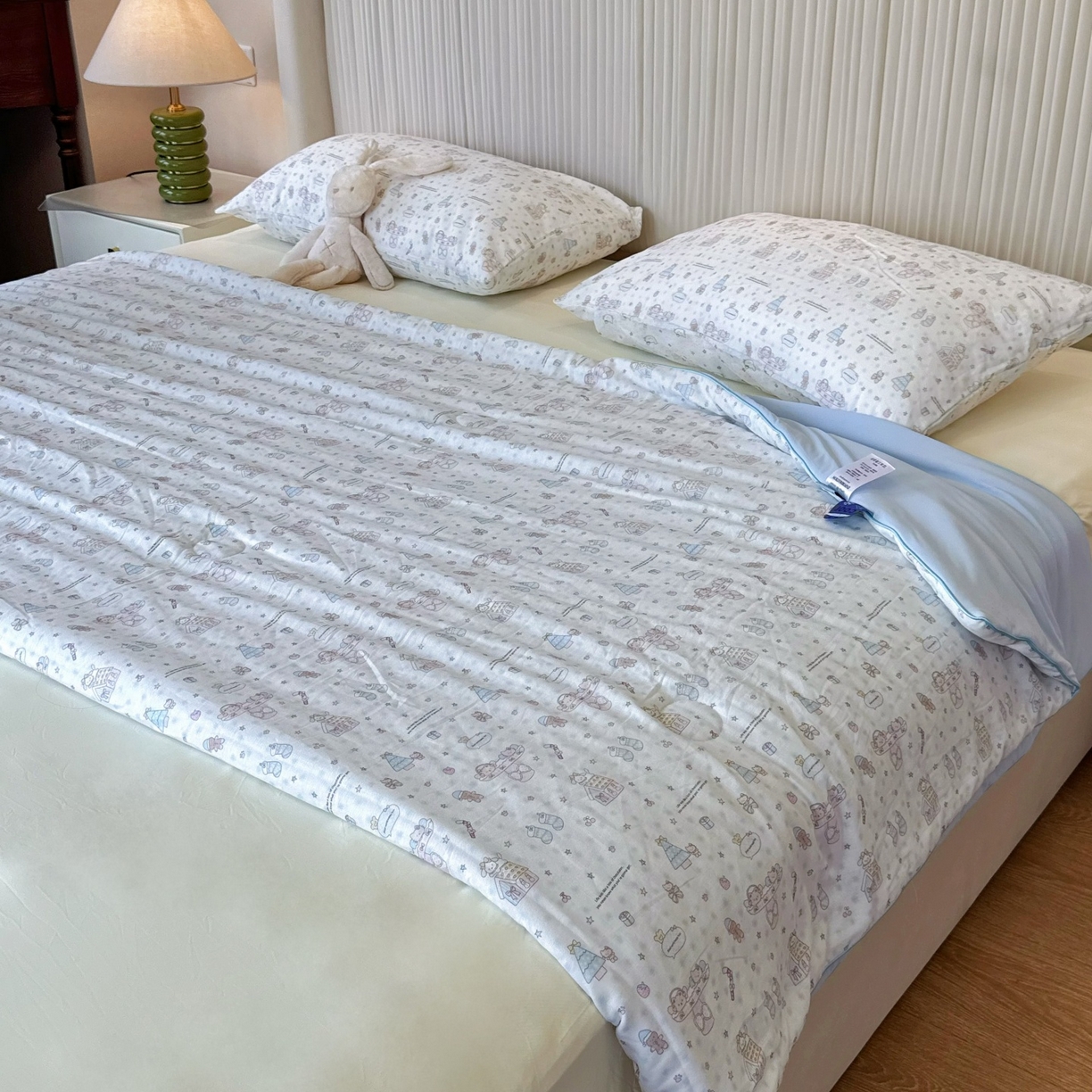 91家纺网 家纺一手货源 找家纺 兜米家居 2026春夏新款小红书热销款有氧全棉纯棉双层纱双感冰纱被夏凉被被子被芯 圣诞小屋