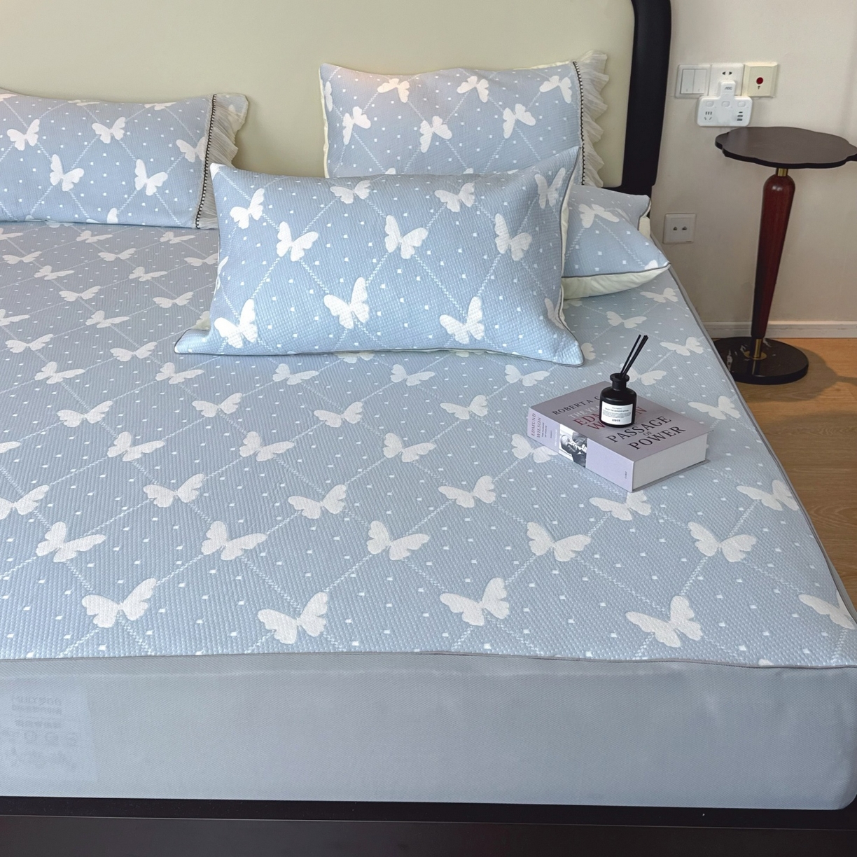 91家纺网 家纺一手货源 找家纺 兜米家居 2026春夏新款韩国冷感科技PE软凉席垫三件套【床笠款】 床笠款～蝴蝶点点