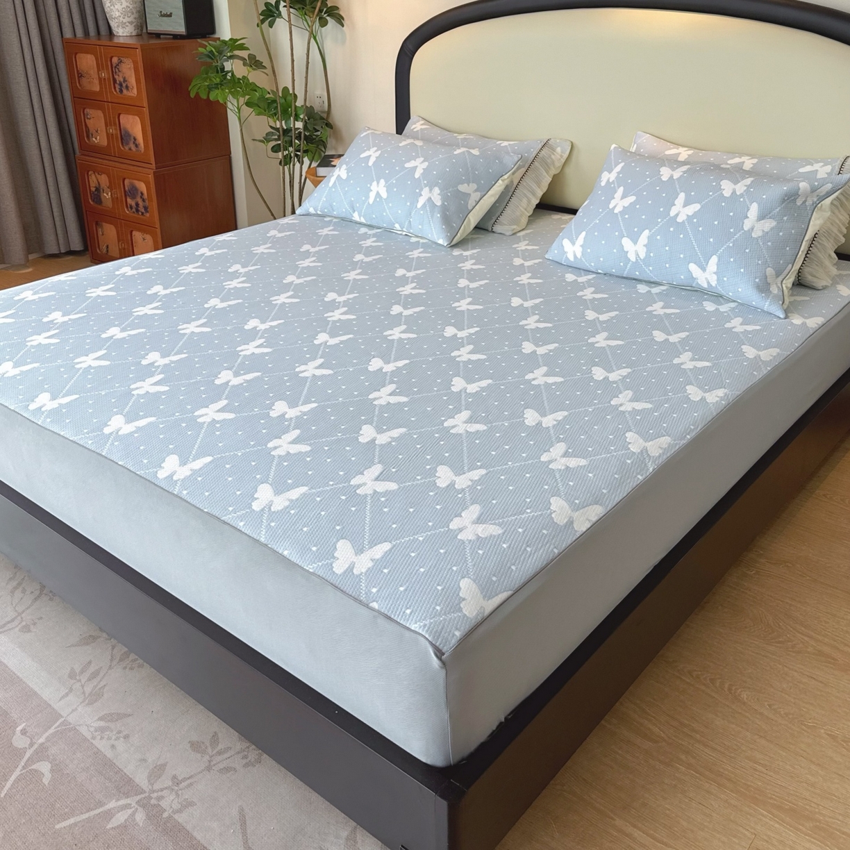 91家纺网 家纺一手货源 找家纺 兜米家居 2026春夏新款韩国冷感科技PE软凉席垫三件套【床笠款】 床笠款～蝴蝶点点