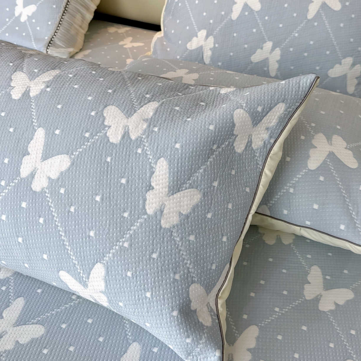 91家纺网 家纺一手货源 找家纺 兜米家居 2026春夏新款韩国冷感科技PE软凉席垫三件套【床笠款】 床笠款～蝴蝶点点