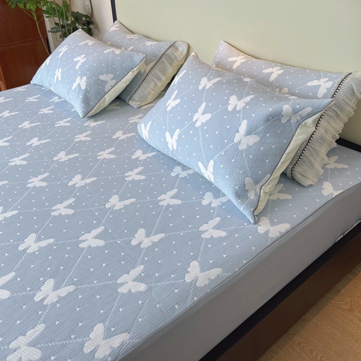 91家纺网 家纺一手货源 找家纺 兜米家居 2026春夏新款韩国冷感科技PE软凉席垫三件套【床笠款】 床笠款～蝴蝶点点