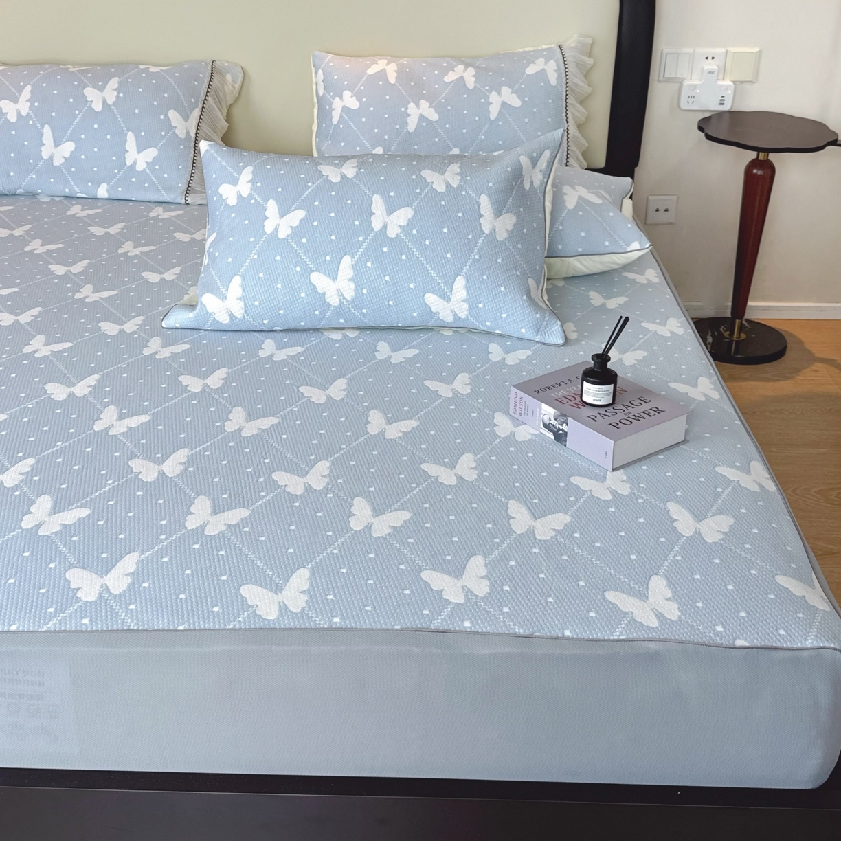 91家纺网 家纺一手货源 找家纺 兜米家居 2026春夏新款韩国冷感科技PE软凉席垫三件套【床笠款】 床笠款～蝴蝶点点