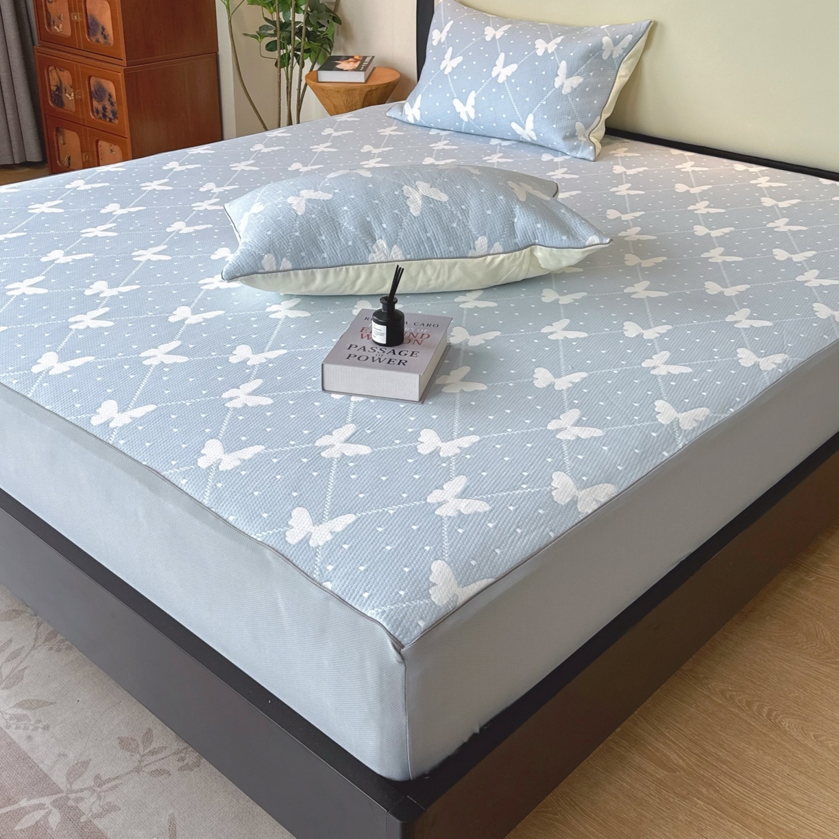 91家纺网 家纺一手货源 找家纺 兜米家居 2026春夏新款韩国冷感科技PE软凉席垫三件套【床笠款】 床笠款～蝴蝶点点