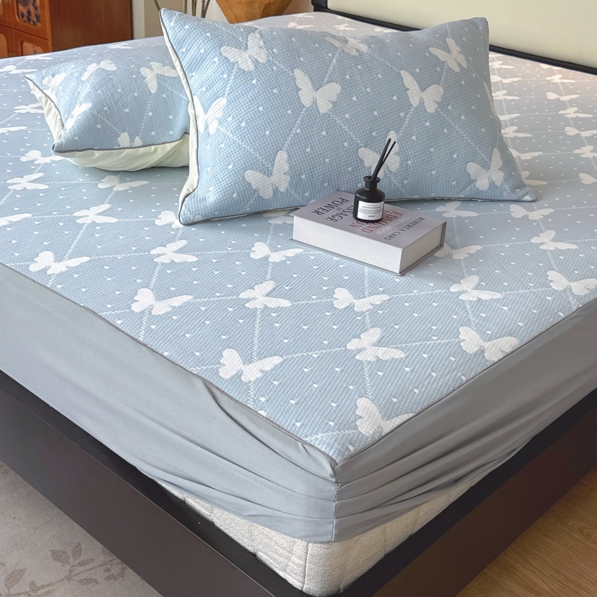 91家纺网 家纺一手货源 找家纺 兜米家居 2026春夏新款韩国冷感科技PE软凉席垫三件套【床笠款】 床笠款～蝴蝶点点