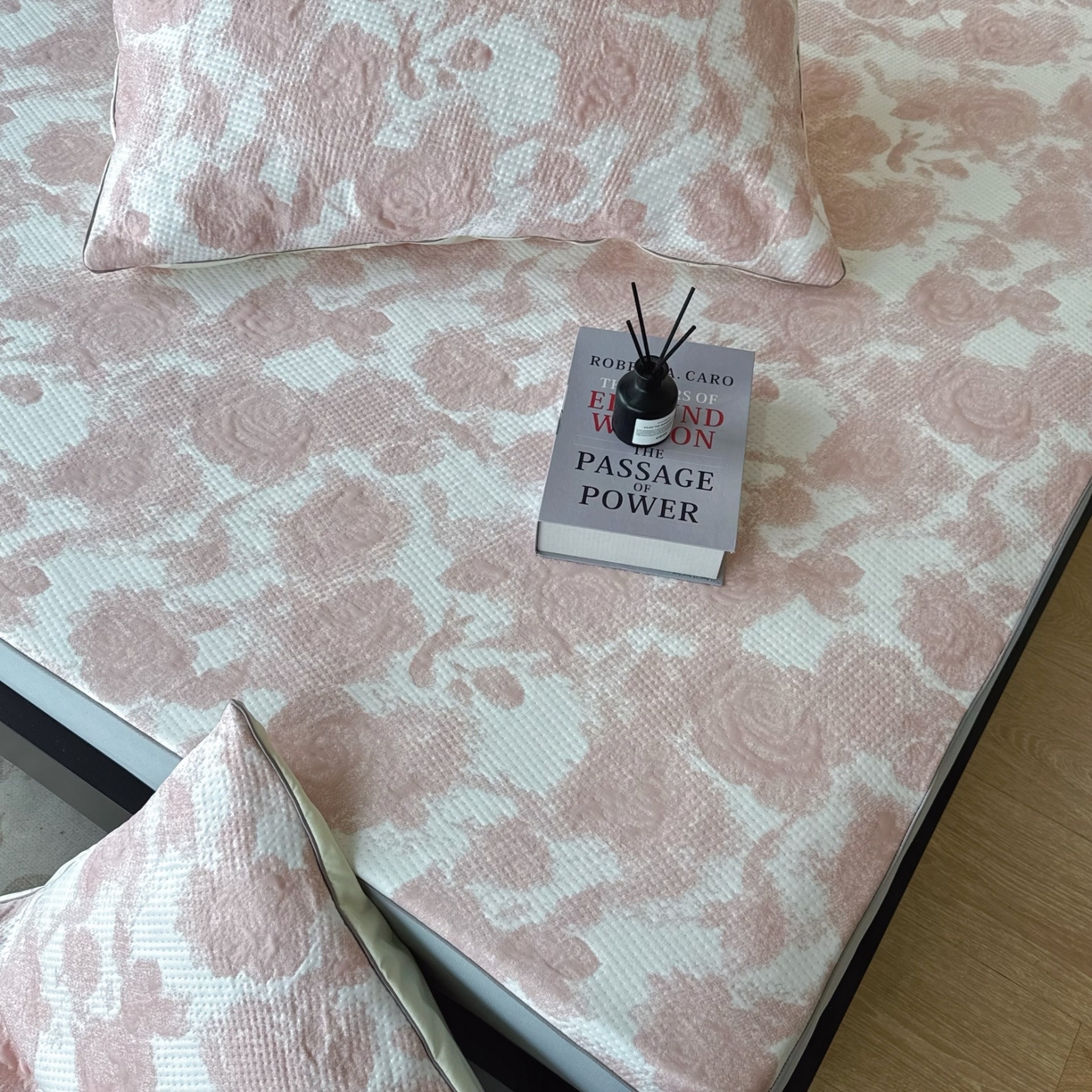 91家纺网 家纺一手货源 找家纺 兜米家居 2026春夏新款韩国冷感科技PE软凉席垫三件套【床笠款】 床笠款～玫瑰粉