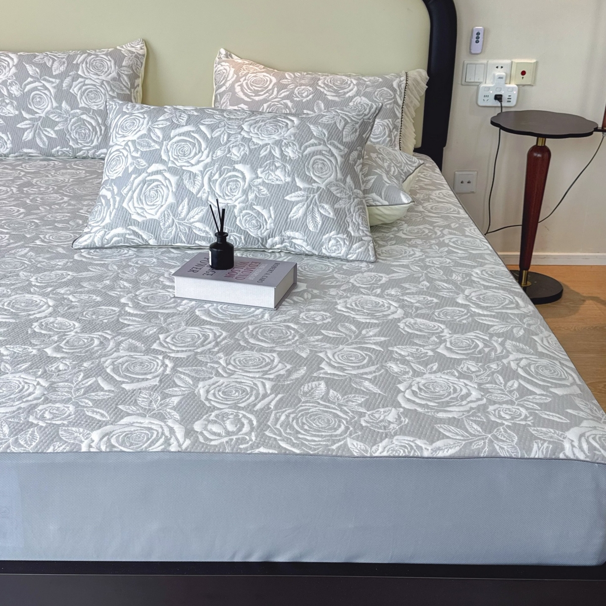 91家纺网 家纺一手货源 找家纺 兜米家居 2026春夏新款韩国冷感科技PE软凉席垫三件套【床笠款】 床笠款～玫瑰灰