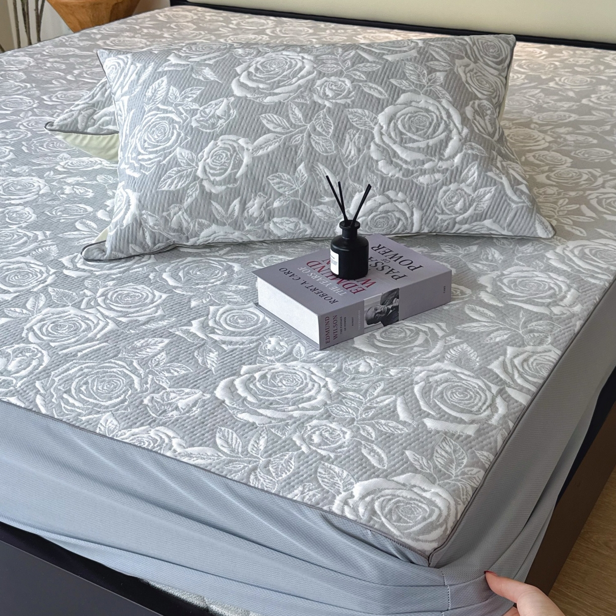 91家纺网 家纺一手货源 找家纺 兜米家居 2026春夏新款韩国冷感科技PE软凉席垫三件套【床笠款】 床笠款～玫瑰灰