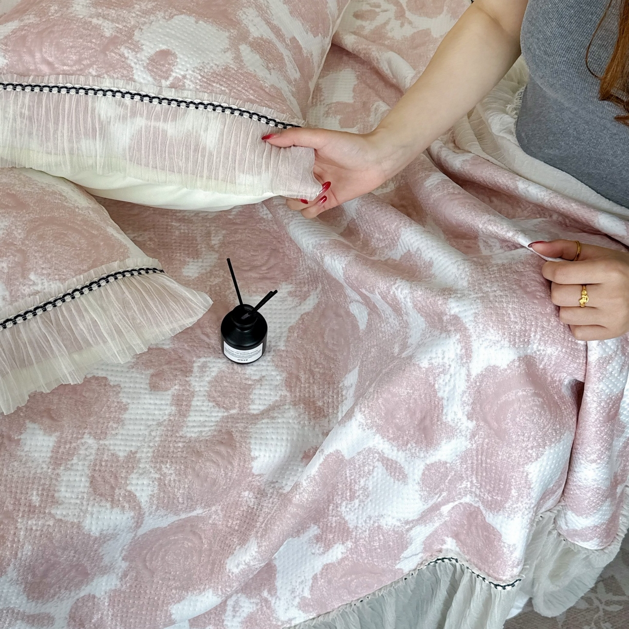 91家纺网 家纺一手货源 找家纺 兜米家居 2026春夏新款韩国冷感科技PE软凉席垫【床裙款】 床裙款-玫瑰粉