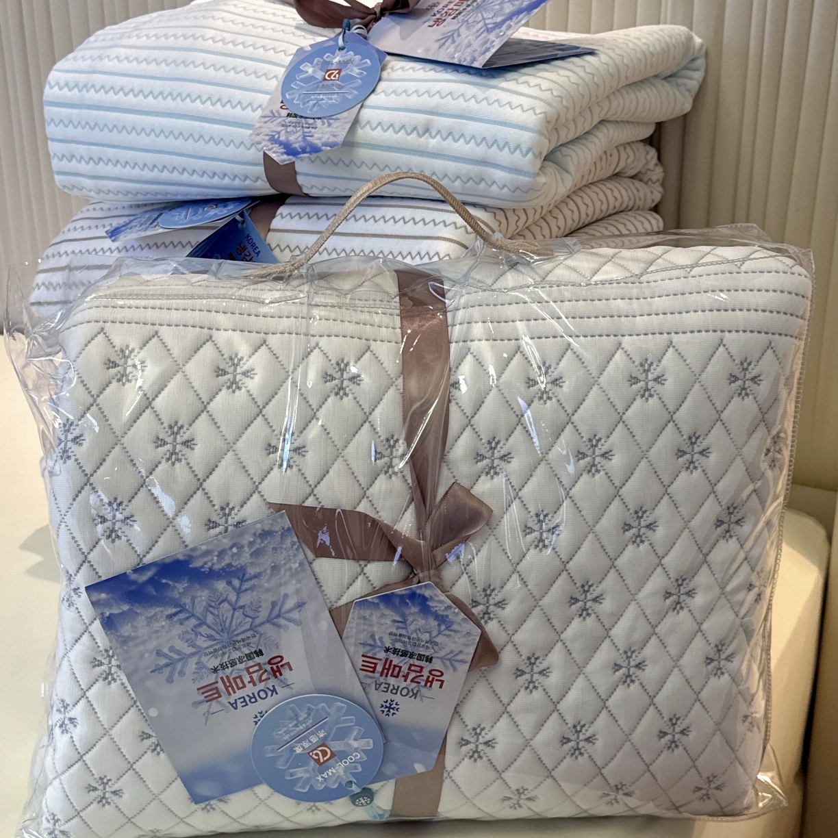 91家纺网 家纺一手货源 找家纺 兜米家居 2026春夏新款韩国凉感科技PE凉席床笠款三件套 组合图仅供参考