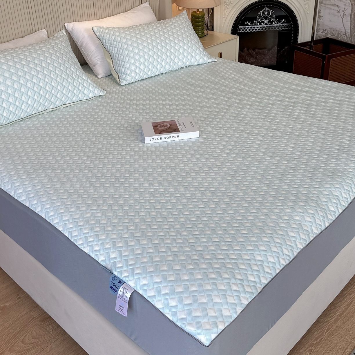 91家纺网 家纺一手货源 找家纺 兜米家居 2026春夏新款韩国凉感科技PE凉席床笠款三件套 蓝织冰格