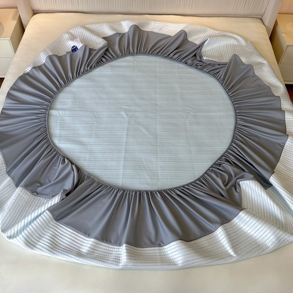 91家纺网 家纺一手货源 找家纺 兜米家居 2026春夏新款韩国凉感科技PE凉席床笠款三件套 条纹蓝