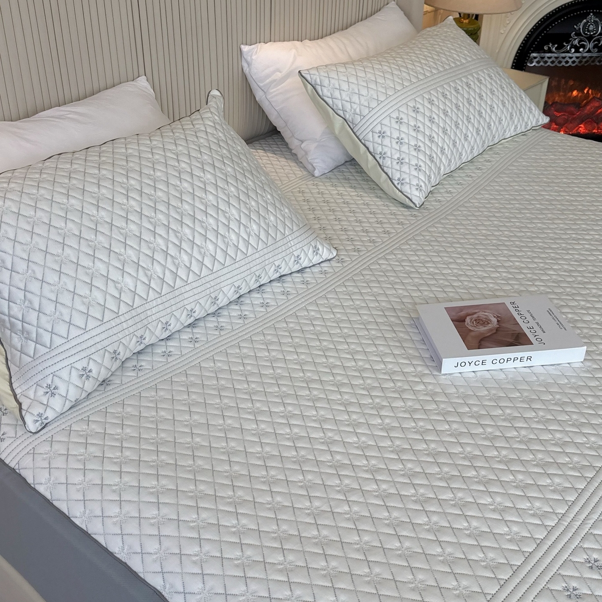 91家纺网 家纺一手货源 找家纺 兜米家居 2026春夏新款韩国凉感科技PE凉席床笠款三件套 雪菱冰肌