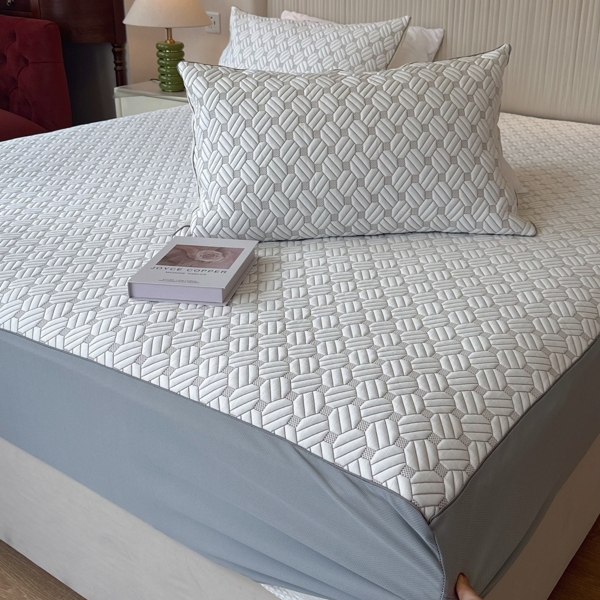 91家纺网 家纺一手货源 找家纺 兜米家居 2026春夏新款韩国凉感科技PE凉席床笠款三件套 雪菱冰肌